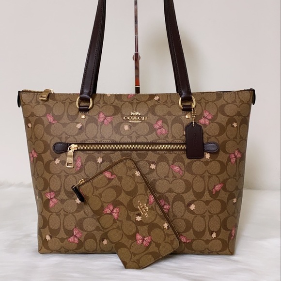 Coach Handbags - New💃Coach Gallery Tote Butterfly Print and Wallet